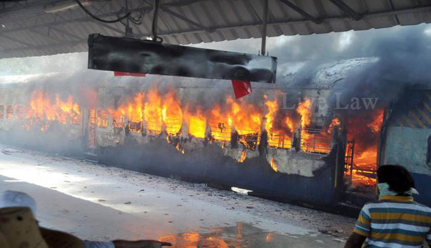 Fire Accidents in Trains: Apex Court seeks response of the Centre and Railways Fire Accidents in Trains: Apex Court seeks response of the Centre and Railways