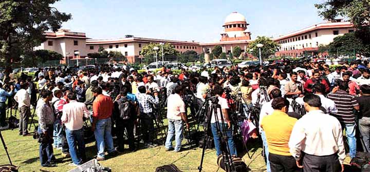 Life Ban For Convicted Legislators: SC Pulls Up Election Commission For Not Taking A Clear Stand Life Ban For Convicted Legislators: SC Pulls Up Election Commission For Not Taking A Clear Stand
