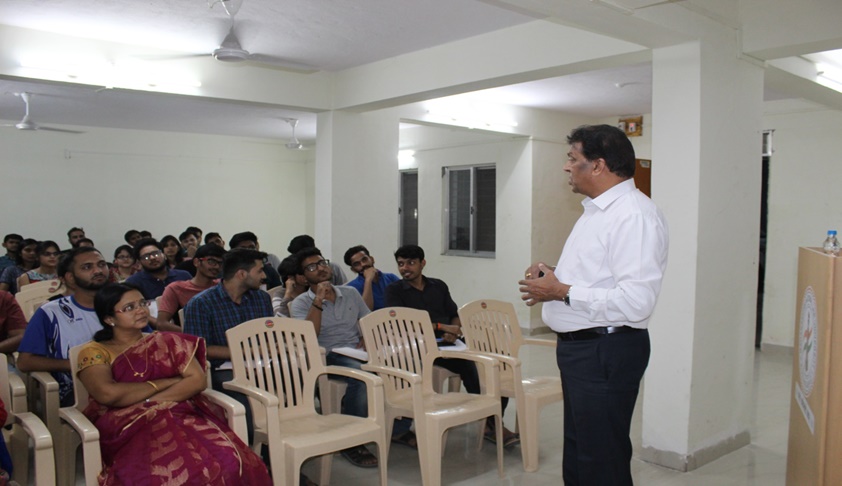 Prof (Dr) Kesava Rao, VC DSNLU Delivers Lecture on Contract Law at MNLU, Aurangabad Prof (Dr) Kesava Rao, VC DSNLU Delivers Lecture on Contract Law at MNLU, Aurangabad