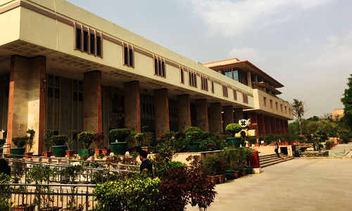 Advocate Challenges Restriction On Legal Representation; Delhi HC Issues Notice Advocate Challenges Restriction On Legal Representation; Delhi HC Issues Notice