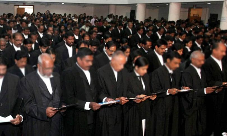 Kerala High Court Directs Bar Council Of Kerala To Collect Only Rs 750 As Enrollment Fee Until Uniform Fee Structure Is Fixed By BCI Kerala High Court Directs Bar Council Of Kerala To Collect Only Rs 750 As Enrollment Fee Until Uniform Fee Structure Is Fixed By BCI