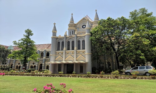 Madhya Pradesh High Court To Resume Physical Hearing From October 25; SOP Issued Madhya Pradesh High Court To Resume Physical Hearing From October 25; SOP Issued