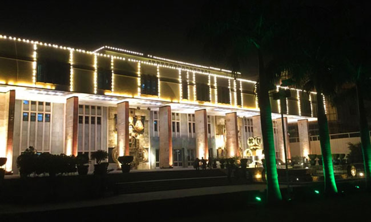 Delhi High Court Quashes FIR Against Employer Over Sexual Harassment, Asks Him To Do 6 Months Community Service At Govt Hospital Delhi High Court Quashes FIR Against Employer Over Sexual Harassment, Asks Him To Do 6 Months Community Service At Govt Hospital