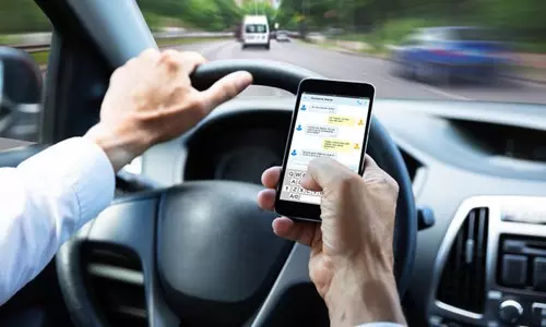Use Of Mobile While Driving An Offence: 2018 Kerala HC Judgment Vs. 2019 Amendment Of MV Act Use Of Mobile While Driving An Offence: 2018 Kerala HC Judgment Vs. 2019 Amendment Of MV Act