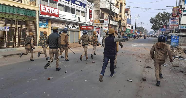 Anti-CAA Protests : SC Seeks UP Govt Response On Plea To Quash Notices To Recover Public Losses Anti-CAA Protests : SC Seeks UP Govt Response On Plea To Quash Notices To Recover Public Losses