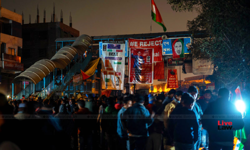 SC Issues Notice To Centre On Plea For Clearing Shaheen Bagh Protests; No Interim Directions SC Issues Notice To Centre On Plea For Clearing Shaheen Bagh Protests; No Interim Directions