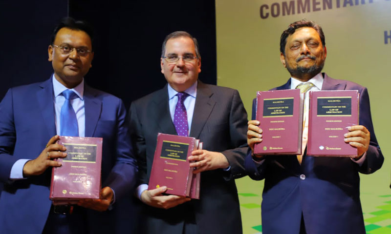 L-R : Mr. Shireesh Sahai, CEO India, Wolters Kluwer; Mr. Darius Khambata, Senior Advocate & Member of SIAC Court; CJI Bobde L-R : Mr. Shireesh Sahai, CEO India, Wolters Kluwer; Mr. Darius Khambata, Senior Advocate & Member of SIAC Court; CJI Bobde