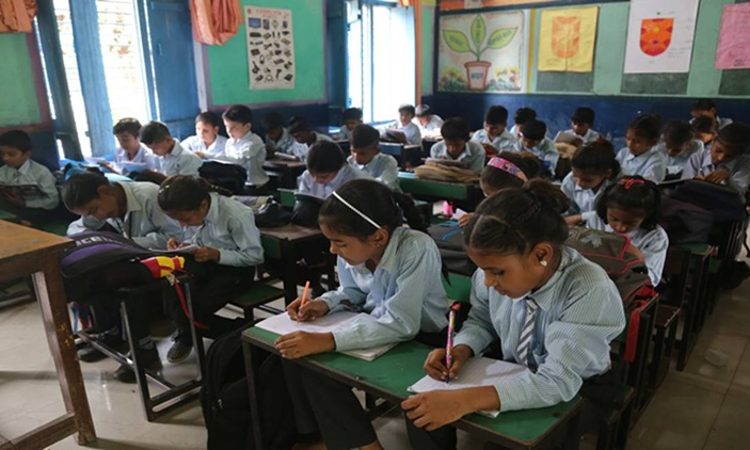 Online Classes : Supreme Court Issues Notice On Appeal Against MP HC Order To Charge Only Tuition Fees By Private CBSE Schools Online Classes : Supreme Court Issues Notice On Appeal Against MP HC Order To Charge Only Tuition Fees By Private CBSE Schools