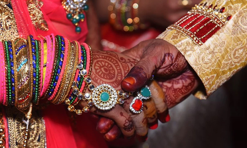 Man Agrees In Gujarat High Court To Re-Marry Wife As Per Customs In Her Native Place Man Agrees In Gujarat High Court To Re-Marry Wife As Per Customs In Her Native Place
