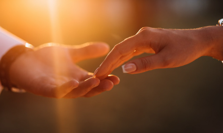 Wife Making Frequent Discreet Phone Calls To Another Man At Odd Hours Despite Husbands Warning Is Matrimonial Cruelty: Kerala High Court Wife Making Frequent Discreet Phone Calls To Another Man At Odd Hours Despite Husbands Warning Is Matrimonial Cruelty: Kerala High Court