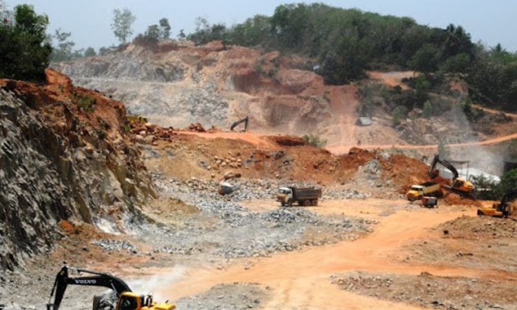 Minerals Rules | Project Proponent Seeking Quarrying Permit Must Have Explosives License, Cant Use Anothers License: Kerala High Court Minerals Rules | Project Proponent Seeking Quarrying Permit Must Have Explosives License, Cant Use Anothers License: Kerala High Court