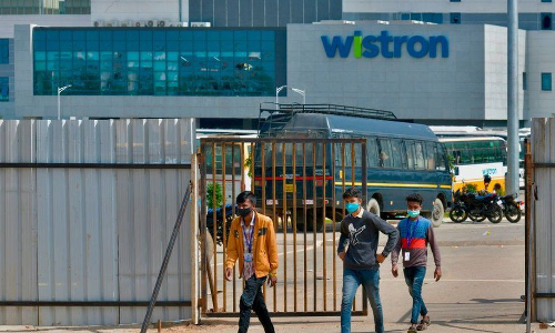 Karnataka High Court Grants Bail To Two Accused Of Vandalizing Apple IPhone Unit Over Wages Karnataka High Court Grants Bail To Two Accused Of Vandalizing Apple IPhone Unit Over Wages