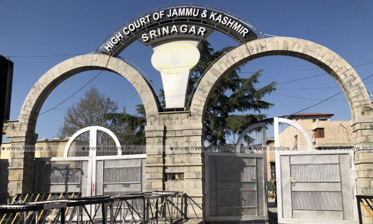 Supreme Court Collegium Recommends 2 Judicial Officers For Elevation As J & K HC Judges, Reiterates 2 Names Supreme Court Collegium Recommends 2 Judicial Officers For Elevation As J & K HC Judges, Reiterates 2 Names