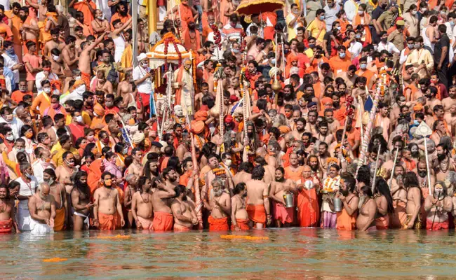 Delhi Government Makes 14 Days Home Quarantine Mandatory For Kumbh Mela Returnees Delhi Government Makes 14 Days Home Quarantine Mandatory For Kumbh Mela Returnees
