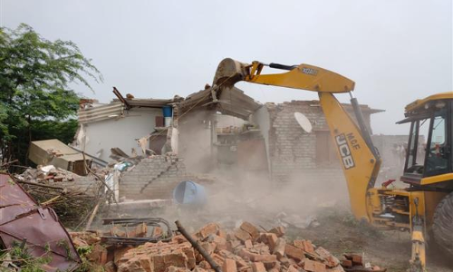 Supreme Court Stands Firm On Khori Gaon Demolitions; Gives 4 More Weeks Time To Complete Evictions Supreme Court Stands Firm On Khori Gaon Demolitions; Gives 4 More Weeks Time To Complete Evictions