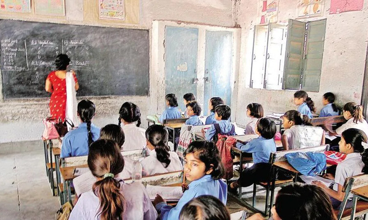 Karnataka HC Reprieve To Teacher Booked For Beating 6th Grader With Stick, Says No Proof Punishment Exceeded Childs Capacity To Endure Karnataka HC Reprieve To Teacher Booked For Beating 6th Grader With Stick, Says No Proof Punishment Exceeded Childs Capacity To Endure