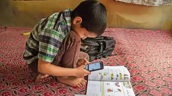 25% Students Lack Access To Online Classes : Karnataka High Court Directs State To Make Action Plan To Bridge Digital Divide 25% Students Lack Access To Online Classes : Karnataka High Court Directs State To Make Action Plan To Bridge Digital Divide