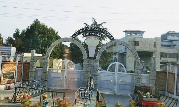 Employment Conditions Cant Take Away Employees Right To Seek Judicial Review Of Employers Actions: J&K&L High Court