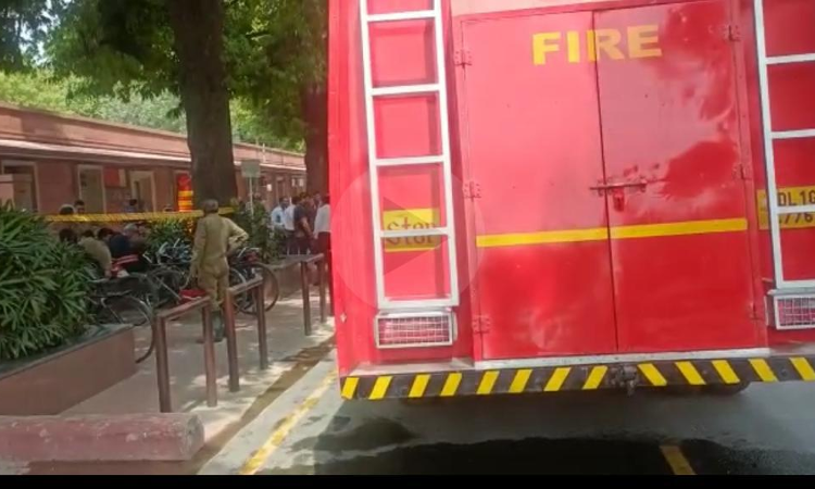 MP High Court Refuses To Entertain PIL Claiming No Fire Brigade In Jabalpur Cantonment, Lack Of Amenities For Sanitation Staff MP High Court Refuses To Entertain PIL Claiming No Fire Brigade In Jabalpur Cantonment, Lack Of Amenities For Sanitation Staff