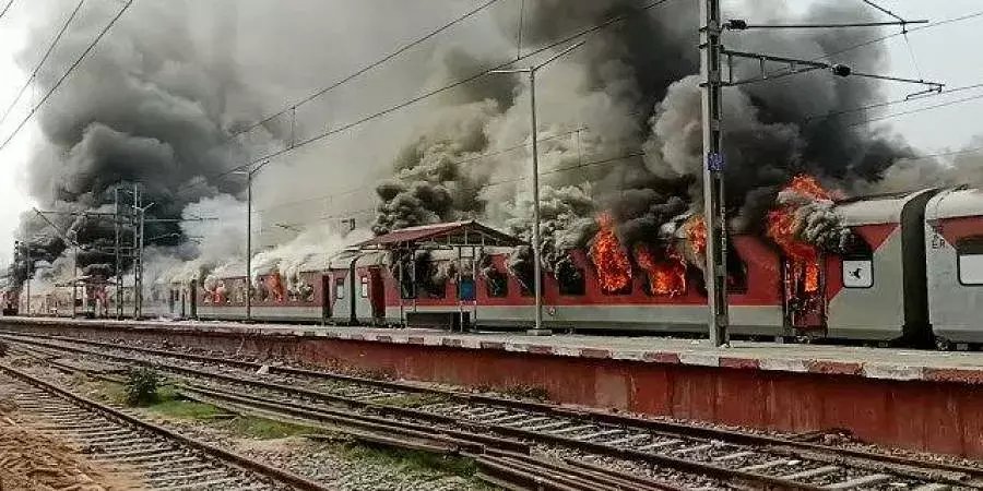 BREAKING| Plea Seeking SIT Probe Into Agnipath Protests Violence Mentioned Before Supreme Court BREAKING| Plea Seeking SIT Probe Into Agnipath Protests Violence Mentioned Before Supreme Court