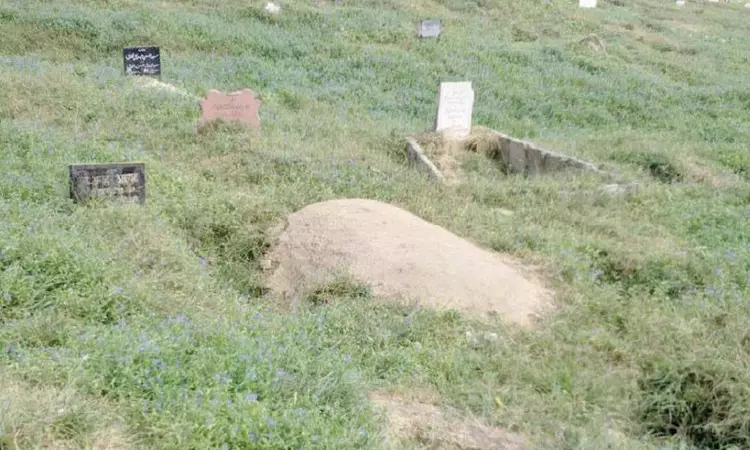 Is There Need To Continue Granting Community-Based Licenses For Cremation, Burial Grounds? Kerala High Court Asks State To Examine Is There Need To Continue Granting Community-Based Licenses For Cremation, Burial Grounds? Kerala High Court Asks State To Examine