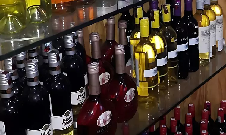 Need For Transparency In Liquor Pricing, Kangra District Commission Orders Sunil Wines Shop To Pay Rs. 25k Compensation, Rs. 10k Litigation Costs Need For Transparency In Liquor Pricing, Kangra District Commission Orders Sunil Wines Shop To Pay Rs. 25k Compensation, Rs. 10k Litigation Costs