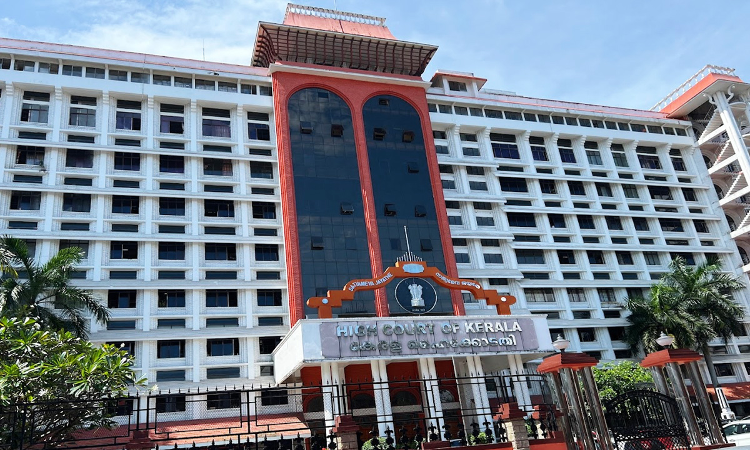 Prosecution Must Establish Facts Indicating Special Knowledge To Shift Burden Of Proof On Accused U/S 106 Evidence Act: Kerala High Court Prosecution Must Establish Facts Indicating Special Knowledge To Shift Burden Of Proof On Accused U/S 106 Evidence Act: Kerala High Court