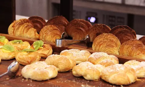 Food Poisoning: Kerala Consumer Forum Directs Bakery To Pay Rs.50,000 Compensation To Family Food Poisoning: Kerala Consumer Forum Directs Bakery To Pay Rs.50,000 Compensation To Family