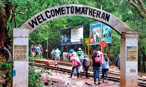 E-Rickshaws To Be Provided In Matheran Only For Present Hand Cart Pullers: Supreme Court E-Rickshaws To Be Provided In Matheran Only For Present Hand Cart Pullers: Supreme Court