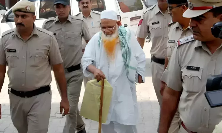 1993 Serial Train Blasts Case | Rajasthan Court Acquits Alleged Mastermind Abdul Tunda, Convicts 2 Others 1993 Serial Train Blasts Case | Rajasthan Court Acquits Alleged Mastermind Abdul Tunda, Convicts 2 Others