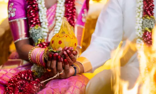 Hindu Persons Marriage With Non-Hindu Foreigner To Be Registered Under Special Marriage Act, Not Valid Under Hindu Marriage Act: Madras HC Hindu Persons Marriage With Non-Hindu Foreigner To Be Registered Under Special Marriage Act, Not Valid Under Hindu Marriage Act: Madras HC
