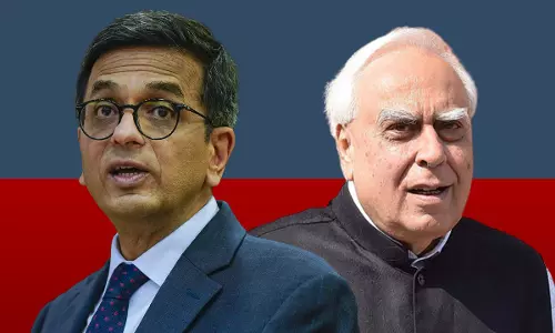CJI DY Chandrachud Congratulates Senior Advocate Kapil Sibal For Election As SCBA President CJI DY Chandrachud Congratulates Senior Advocate Kapil Sibal For Election As SCBA President