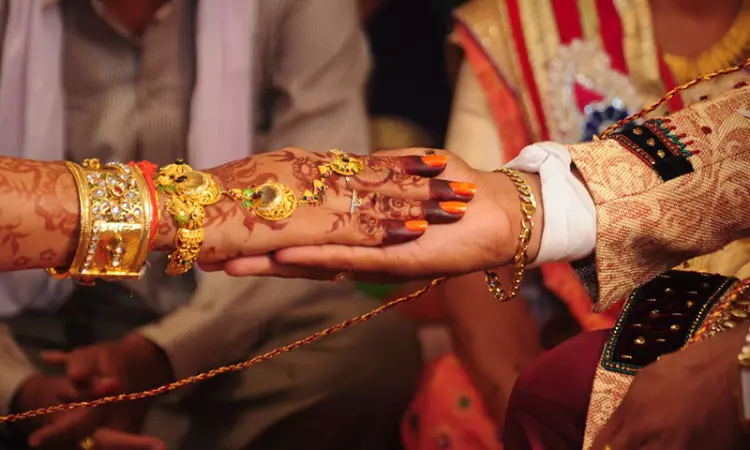 Strict Proof Not Needed For Married Woman To Claim Gold Entrusted To In-Laws: Kerala High Court Strict Proof Not Needed For Married Woman To Claim Gold Entrusted To In-Laws: Kerala High Court