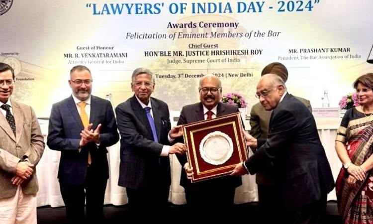 CR Dua, Chairman, Dua Associates Honored With Lawyers Of India Day Award 2024 For Exemplary Dedication To Upholding The Rule Of Law CR Dua, Chairman, Dua Associates Honored With Lawyers Of India Day Award 2024 For Exemplary Dedication To Upholding The Rule Of Law