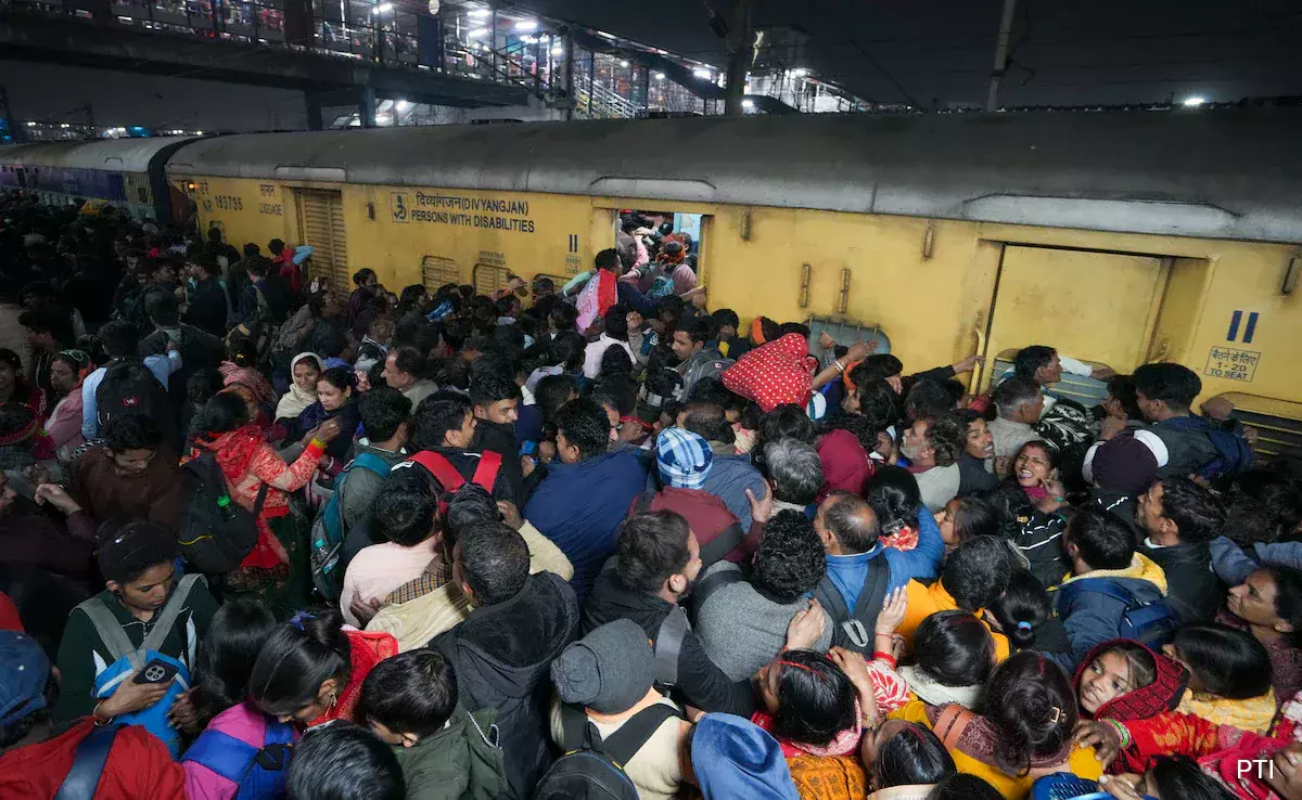 Delhi High Court Seeks Railways Response In PIL Over New Delhi Railway Station Stampede Delhi High Court Seeks Railways Response In PIL Over New Delhi Railway Station Stampede