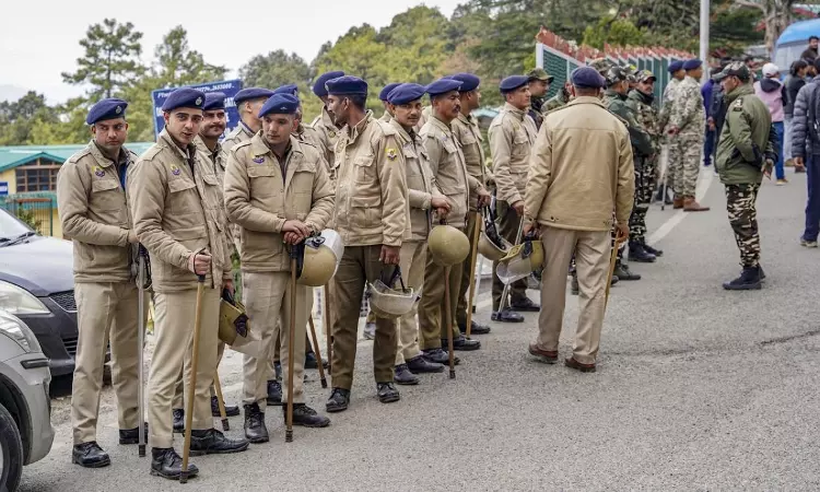 Police Officer Cannot Justify Absence From Duty On Grounds Of Militant Threat: J&K&L High Court Police Officer Cannot Justify Absence From Duty On Grounds Of Militant Threat: J&K&L High Court