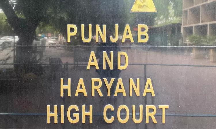 P&H High Court Issues Contempt Notice To Advocate Who Suggested Taking Judges To Supreme Court Over Alleged Delay In Her Case P&H High Court Issues Contempt Notice To Advocate Who Suggested Taking Judges To Supreme Court Over Alleged Delay In Her Case