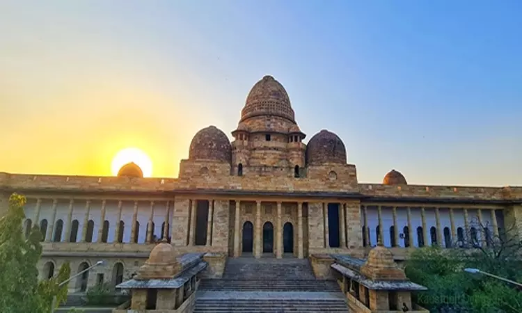 Consumer Complaint Is Not Maintainable Against Corporate Debtor During Subsistence Of Moratorium: Bombay High Court Consumer Complaint Is Not Maintainable Against Corporate Debtor During Subsistence Of Moratorium: Bombay High Court