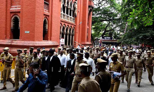 Bar Council Of TN & Puducherry Imposes Rs.10,000 On New Lawyers For Putting Up Hoardings Bar Council Of TN & Puducherry Imposes Rs.10,000 On New Lawyers For Putting Up Hoardings