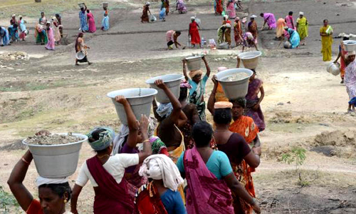 Supreme Court Agrees To Urgently Hear Plea To Clear Wage Arrears Of MGNREGA Workers Supreme Court Agrees To Urgently Hear Plea To Clear Wage Arrears Of MGNREGA Workers