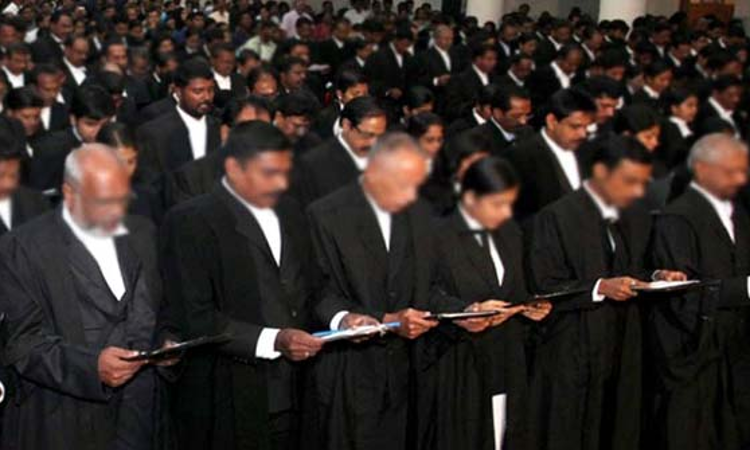 Advocate Who Voluntarily Suspended Legal Practice For Govt Employment No Longer A Member Of The Bar: Kerala High Court Advocate Who Voluntarily Suspended Legal Practice For Govt Employment No Longer A Member Of The Bar: Kerala High Court