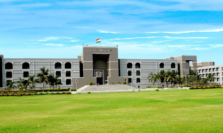 Guj HC Orders Removal Of Police Protection Granted Mechanically For Fencing Disputed Land [Read Judgment]